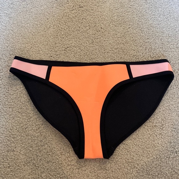 Triangl swimsuit bottoms - Picture 1 of 2